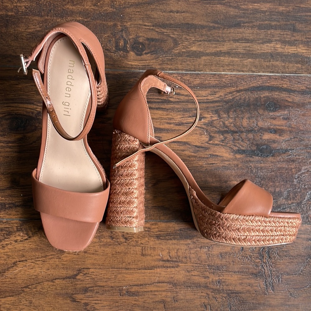 Steve Madden heels. Never worn! Size 7.5. Great for summer